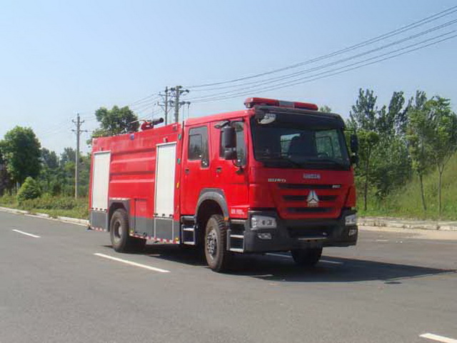 重汽豪沃重型消防车批量40台投入黑龙江消防基础部队
