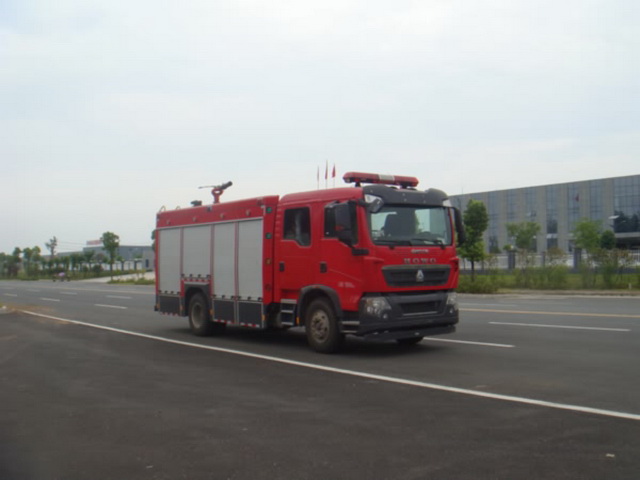 发往天津国五豪沃5吨泡沫消防车已就绪