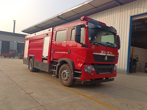 国六豪沃8吨定制水罐消防车已交付