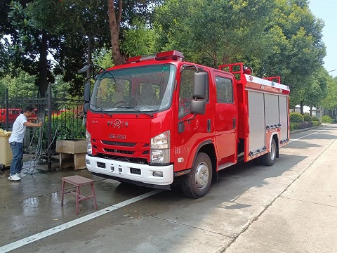客户定制的五十铃700P水罐消防车已出发