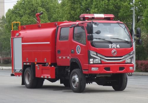 东风四驱4.5吨水罐消防车